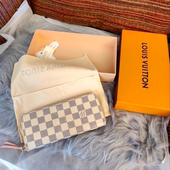 Louis Vuitton Handbags - 💥Authentic Louis Vuitton Wallet